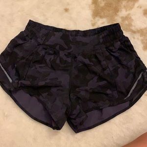 lululemon camo hotty hot shorts